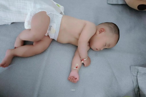 邵东几个月宝宝会抬头